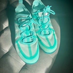 Nike Mesh light weight sneaker size 7.5! Cute and stylish. Airmax bubble sole